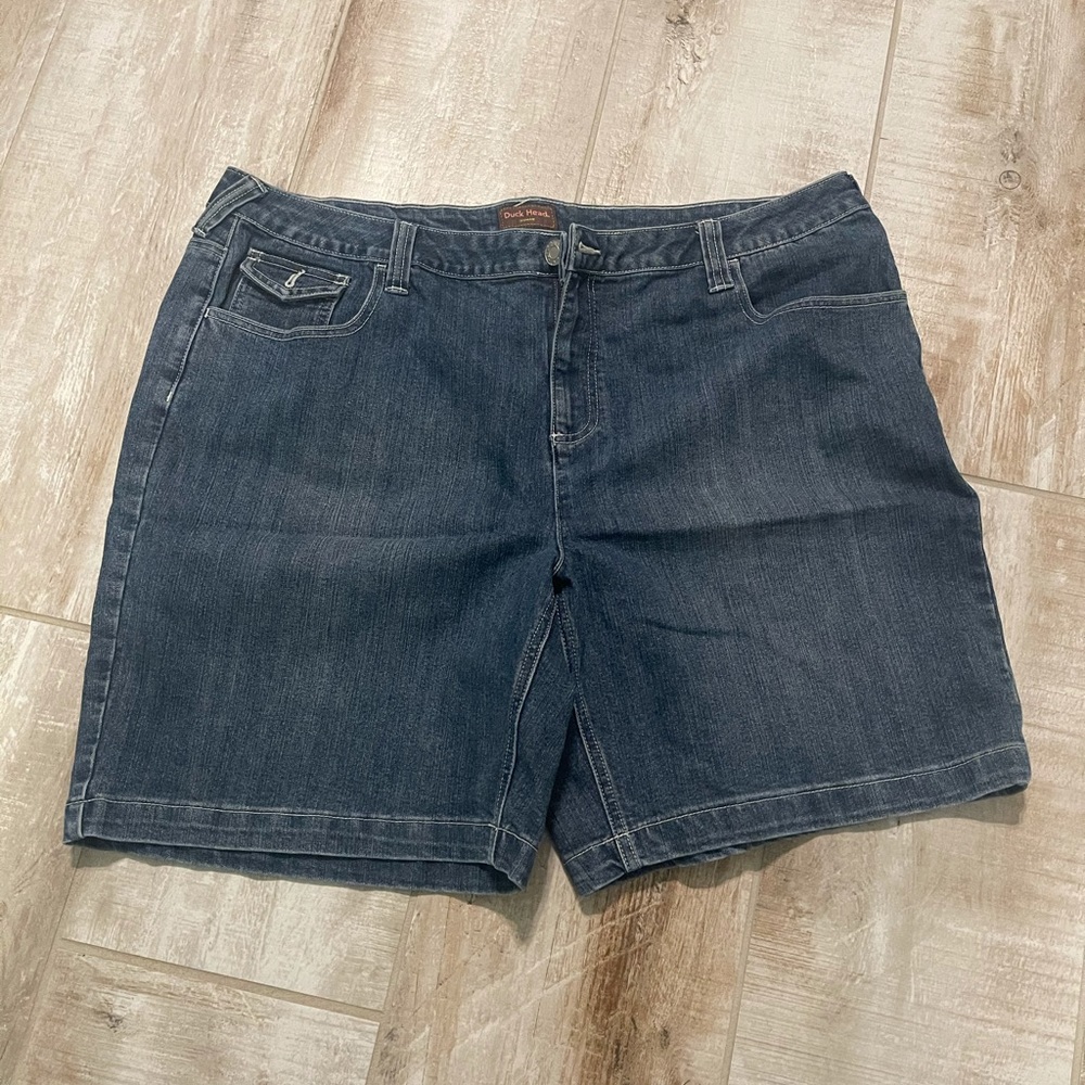 Ladies duck head shorts used size 22w